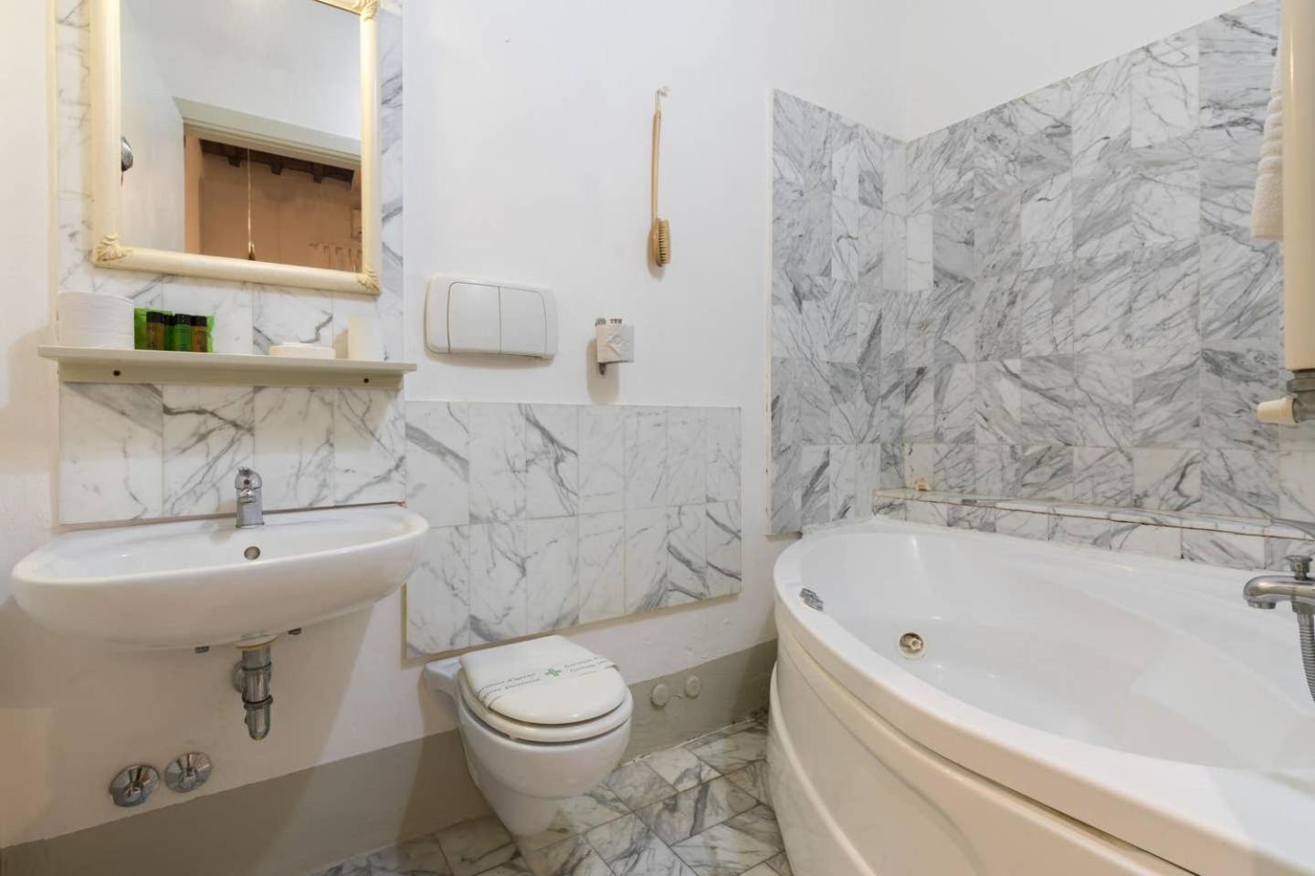 F4 - Santa Croce One Bedroom Flat 2 To 4 Guests Firenze Esterno foto
